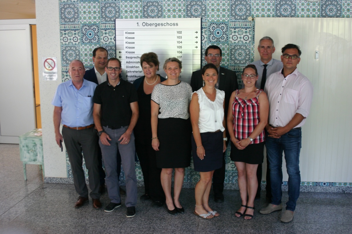 Das Projektteam der Bildungsregion Paltental, von links nach rechts: Helmut Blaser, Wolfgang Weber, Helge Röder, Margit Baumschlager, Eva Stiermayr, Anita Simoner, Arno Martetschläger, Kathrin-Maria Engl, Jürgen Jenecek, Bgm. Alfred Bernhard